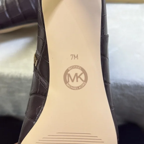 Michael Kors Women’s Cosmo Kitten Heel Bootie- Chocolate Brown Leather- Size 7 - Picture 11 of 11